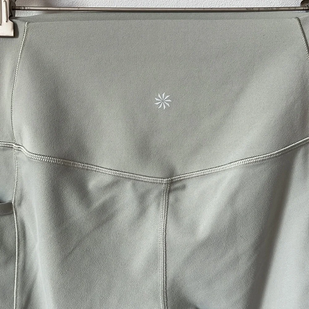 ATHLETA Women’s Salutation Stash 7/8 Tight Sage Green Yoga Running Pant LT - Picture 4 of 11